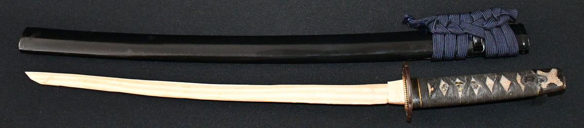 脇指　河内大掾藤原義植　越前住　保存刀剣鑑定書 Wakizashi Kawachi－daijo Fujiwara Yoshitane Echizen-sumi ［NBTHK: Hozon］　品番：ＷＡ０３３